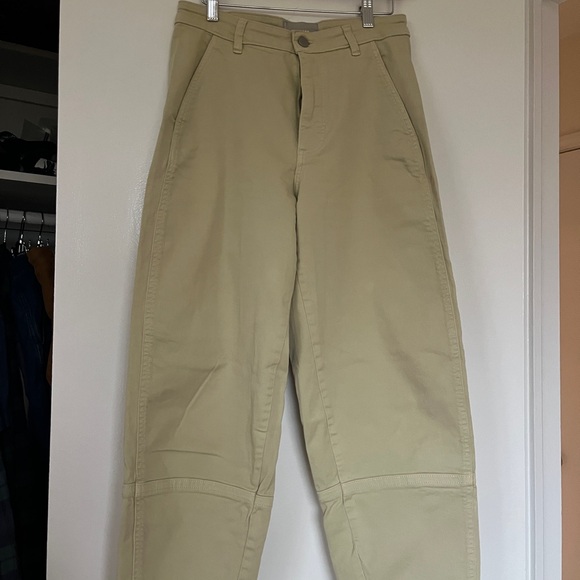 Everlane Women's Cropped Barrel Pants in Soft Green - Picture 5 of 6